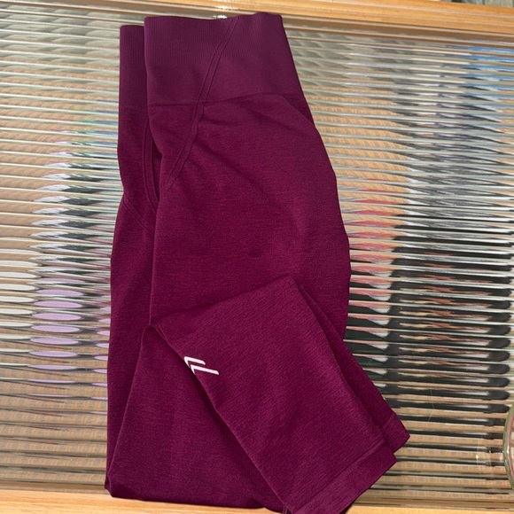 Oner Active EFFORTLESS SEAMLESS LEGGINGS (Ripe Fig) - Picture 2 of 2